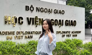 Theo đuổi kho báu tri thức: Nữ sinh Ngoại giao và hành trình thắp lửa văn hóa đọc
