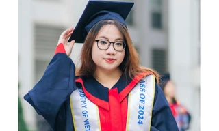 Nữ thủ khoa Ngoại giao: 'Cứ mạnh dạn theo đuổi ngành mình thích, sẽ luôn có chỗ dành cho bạn'