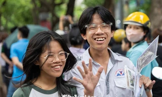 Đề Tiếng Anh 'vừa sức', thí sinh Hà Nội hân hoan kết thúc ngày thi đầu tiên