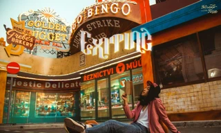 EXITING: Chữa lành những tổn thương sau lớp mặt nạ hạnh phúc