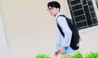 Nam sinh trường Cao đẳng Dược Trung ương Hải Dương chạy xe 50 cây số để giao một đơn hàng 