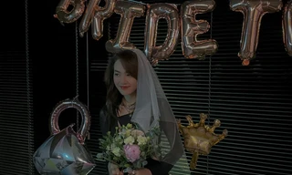 Minh Hằng quây quần bên bạn bè tổ chức tiệc độc thân