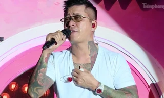 Showbiz 28/4: Tuấn Hưng hủy show ban công vào phút chót