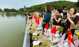 Lễ thả tàu ở Di tích lịch sử Đường Hồ Chí Minh trên biển