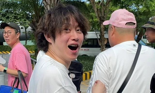 Showbiz 18/6: Ca sĩ nổi tiếng bị vệ sĩ chặn ở sân bay Đà Nẵng