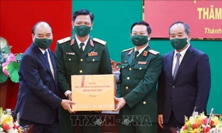 Chủ tịch nước Nguyễn Xuân Phúc kiểm tra công tác sẵn sàng chiến đấu tại Quân khu 7