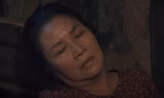 'Mẹ rơm' tập 5: Khoản (Cao Minh Đạt) đẩy ngã mẹ bất tỉnh