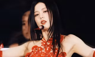Jisoo (BlackPink) bị chê nhảy cứng như robot
