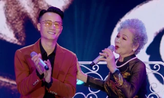 Mẹ con ca sĩ Hoàng Bách lần đầu diễn trực tiếp nhạc phim 'Thương ngày nắng về'