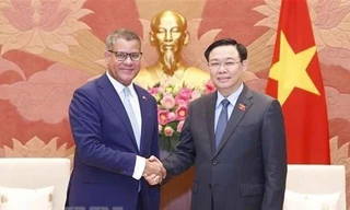 Chủ tịch Quốc hội Vương Đình Huệ tiếp Chủ tịch COP26 Alok Kumar Sharma