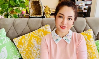 Thúy Nga livestream giải thích thực hư chuyện bị cảnh sát Mỹ đuổi ra khỏi nhà