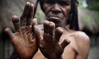 Lạnh người với hủ tục của bộ lạc ở trần hoang dã nhất hành tinh