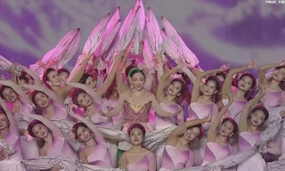 Tiết mục 'Hồn sen Việt' của 'chim công làng múa' Linh Nga và 121 diễn viên tại khai mạc SEA Games 31