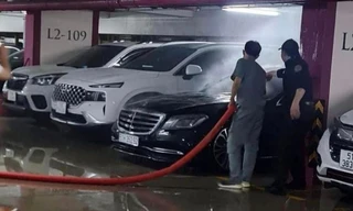 Ôtô của ca sĩ Duy Mạnh bốc cháy