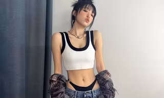 Mốt quần cạp trễ của sao nữ gây tranh cãi