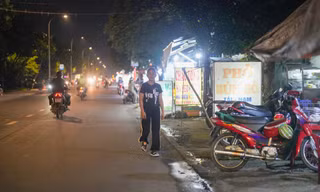 Những vỉa hè ở TPHCM không dành cho người đi bộ?