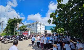 Công nhân đồng loạt nghỉ việc vì bị mùi hôi thối 'tấn công'