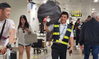 Bên trong sân bay Tân Sơn Nhất ngày giáp Tết