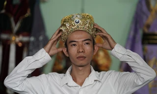 Gặp chàng trai đam mê với nghề thiết kế cổ trang 