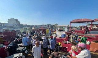 Hàng ngàn người dân TPHCM đi tảo mộ ngày cuối năm