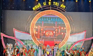 Hai đại bang Minh Tơ, Huỳnh Long cùng diễn trong một tiết mục 