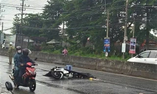 Ngã vào xe container, 2 người phụ nữ tử vong