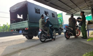 Cảnh sát chốt chặn nhiều tuyến đường, truy bắt nghi can giết người cướp của ở TPHCM 