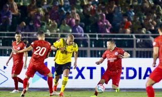 Những đôi chân huyền thoại Đức, Việt Nam trình diễn không mệt mỏi, góp sức quyên góp từ thiện