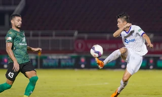 Phan Văn Đức lập cú đúp, CLB TPHCM chôn chân đáy bảng