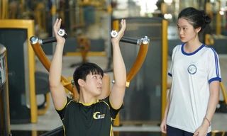 Học sinh thích thú khi được tập GYM miễn phí trong giờ giáo dục thể chất