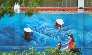 Bức bích họa 'khủng' đẹp hút hồn giữa trung tâm TPHCM 