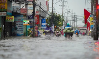 Bầu trời TPHCM xám xịt, mưa lớn xuất hiện sau nắng nóng gay gắt