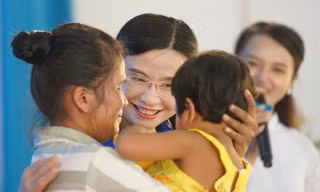 Những khoảnh khắc xúc động của chương trình 'Thắp sáng ước mơ hoàn lương' tại trại giam Long Hoà