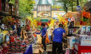 Đường sách TPHCM rực rỡ sắc xuân