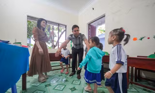 Người thầy với nhiệm vụ 'cô giáo mầm non' ở Trường Sa