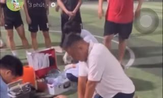 Clip: Cựu cầu thủ futsal TPHCM tử vong khi đang thi đấu trên sân