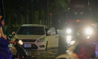 Quốc lộ 1 đoạn qua Long An ngập nặng