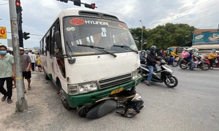 Công an xác định nguyên nhân ô tô khách tông hàng loạt xe máy ở Long An làm 2 người chết