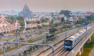 Tái hiện Metro Bến Thành - Suối Tiên bằng trái cây đặc sản 