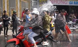 Ngăn chặn biến tướng ở lễ hội tạt nước tại Long An