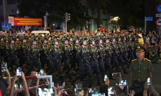 Hợp luyện diễu binh ở trung tâm TP.HCM: Đi giữa lòng Nhân dân