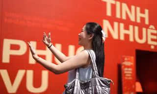 Giới trẻ trải nghiệm triển lãm đa giác quan ‘Bản hùng ca Công an nhân dân Việt Nam’