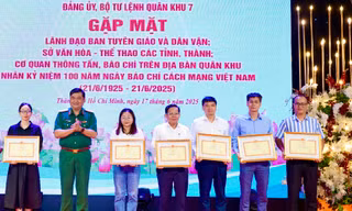 Bộ Tư lệnh Quân khu 7 gặp gỡ cơ quan thông tấn, báo chí