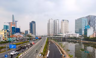 Cận cảnh đường song hành đại lộ Võ Văn Kiệt trước ngày khánh thành