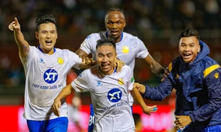 Hạ TPHCM ngay tại sân Thống Nhất, Nam Định tạm thoát hiểm