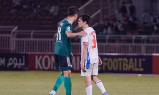 Văn Toàn: 'Tôi không ném, chỉ tháo băng đội trưởng ra thôi!'
