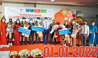 Du lịch TPHCM đón khách đầu tiên 'xông đất' năm 2022