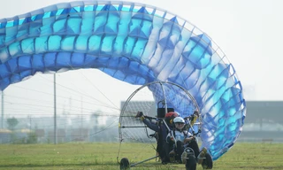 Chi gần 3 triệu đồng bay dù lượn ngắm TPHCM