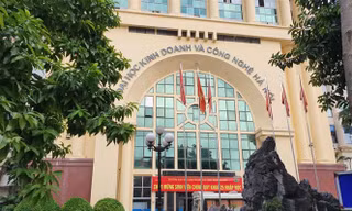  Trụ sở ĐH Kinh doanh- Công nghệ tại Hà Nội