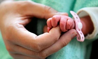 Mẹ nhiễm HIV vẫn có thể sinh con khỏe mạnh, không bị nhiễm HIV?. 